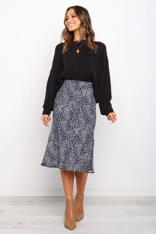 Casual Mom School Event Outfit - Sweater & Skirt